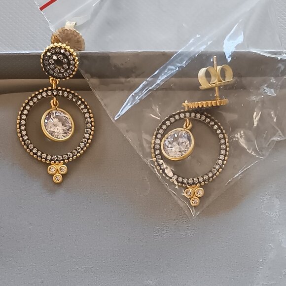 Neiman Marcus - Earrings - Picture 10 of 11